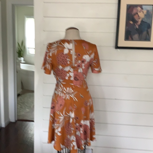 Dress - Picture 2 of 3